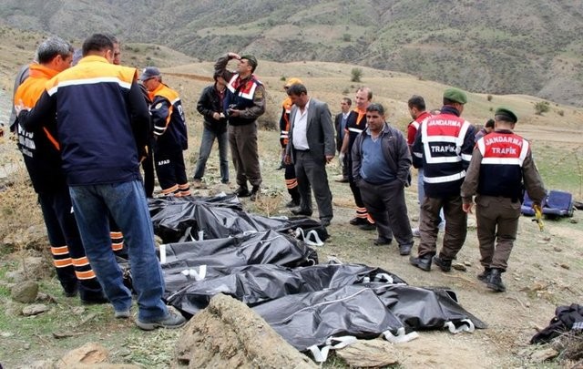 Afyonkarahisar'da Otobüs Uçuruma Yuvarlandı: 8 Ölü, 20 Yaralı