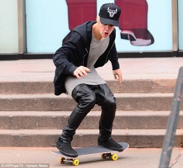 Justin Bieber скейтер