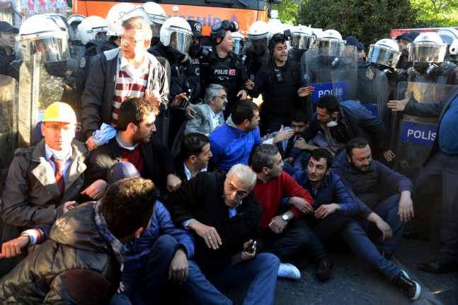 CHP’liler Ve Polis Arasında Arbede