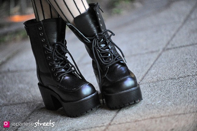 Japonyada Moda Olan 100 Ayakkabı