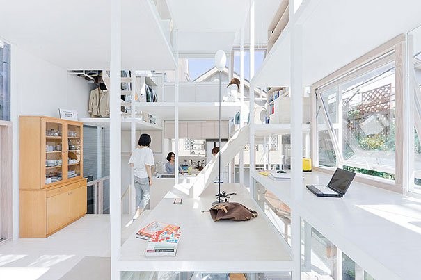 Bu Ev Tamamen Transparan