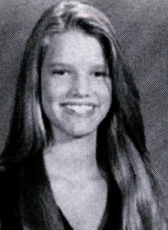 Ünlülerin okul yıllığı!