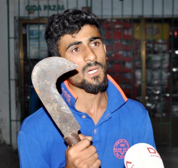 Satır Ve Sopalarla Hırsız Avı