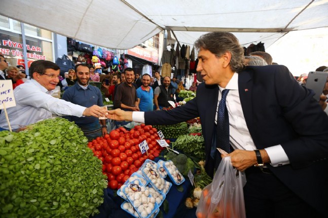 Başbakan Davutoğlu pazarcı oldu