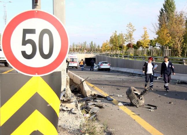 Ankara Bulvarı Hipodrom Alt Geçidi'nde Kaza