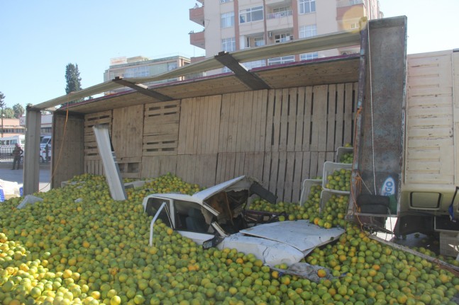 Kamyonun Altında Kalan Otomobilde Can Pazarı