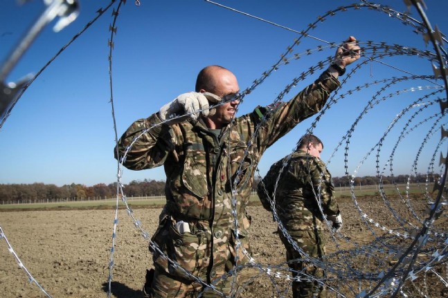 Sloven Polisinden Tel Örgü