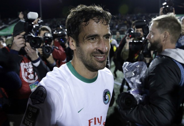 Raul Gonzalez Futbol Hayatına Nokta Koydu