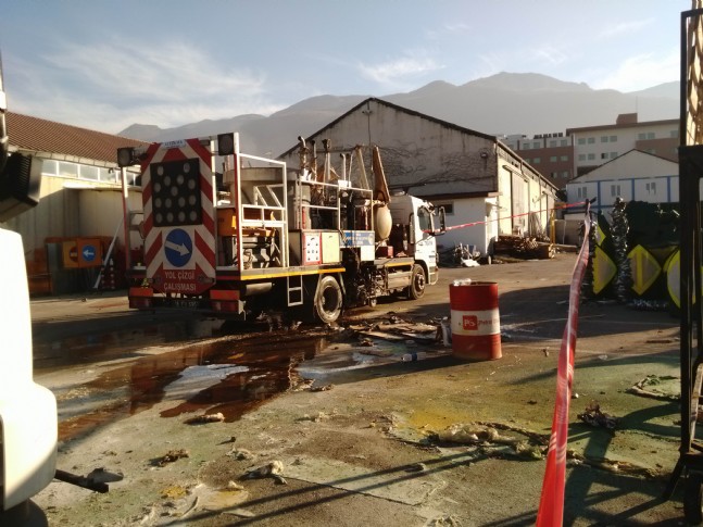 Şerit Boyama Aracı Bomba Gibi Patladı