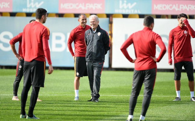 Mustafa Denizli, İlk Antrenmanına Çıktı