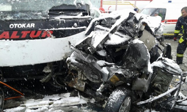 Kocaeli'de TEM Otoyolunda Zincirleme Trafik Kazası