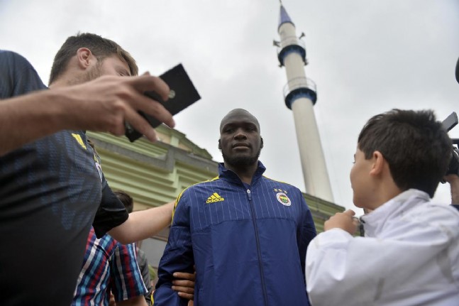 Fenerbahçe'li Futbolcular Cuma Namazında
