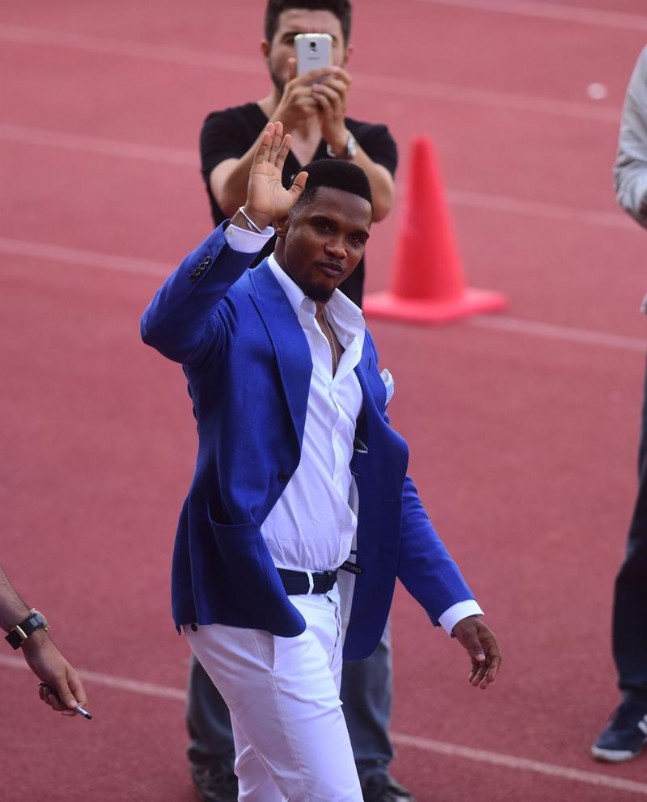 Etoo, Taraftarın Önünde Sözleşme İmzaladı