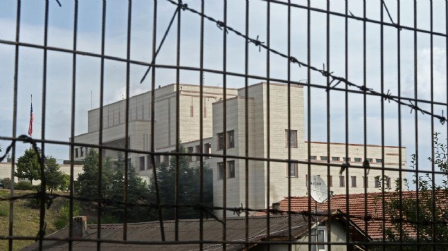ABD Başkonsolosluğu'na ateş açıldı