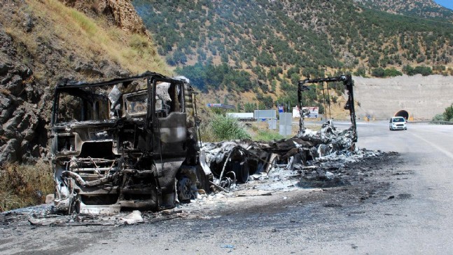 PKKlılar Araç Yaktı