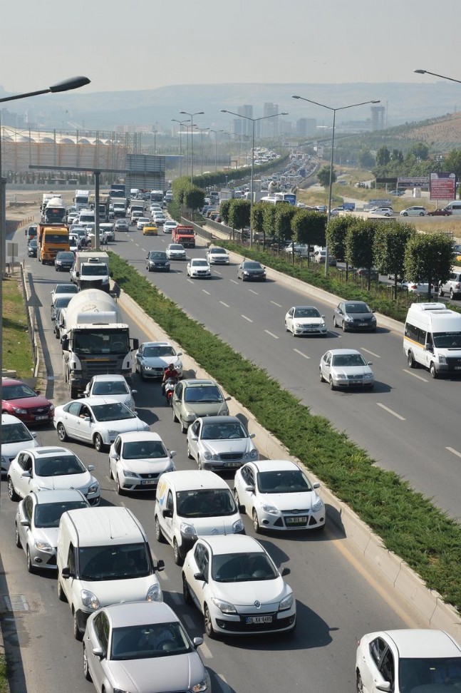 ataturk orman ciftligi - Ankara Bulvarı trafiğe kapatıldı