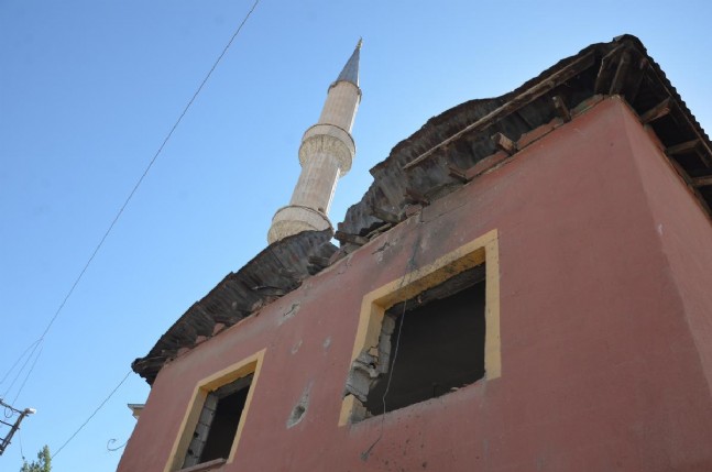 Yüksekova'da Polis Aracına Bombalı Saldırı