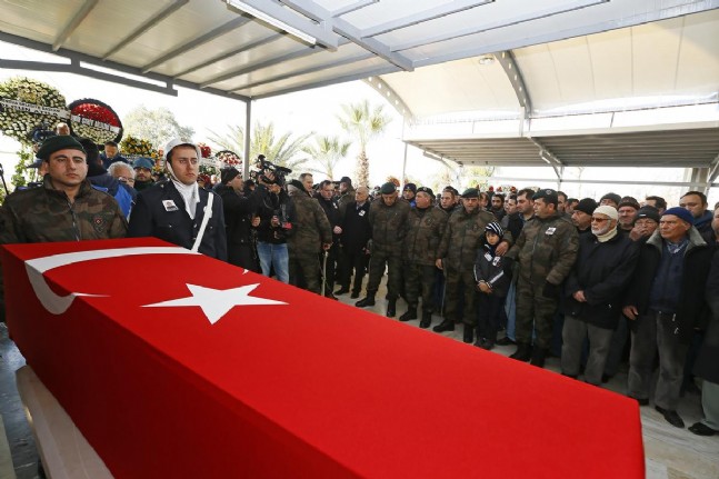 İzmir Şehidini Son Yolculuğuna Uğurladı