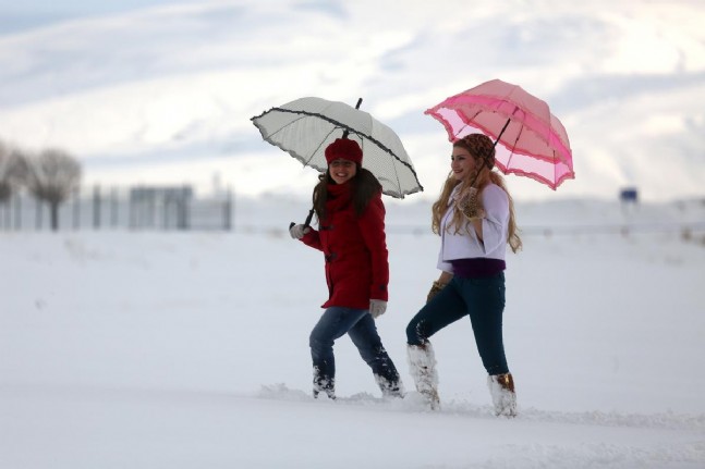 Van Gölü'nde kış ayrı güzel