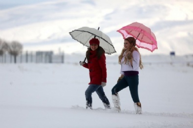 van golu - Van Gölü'nde kış ayrı güzel