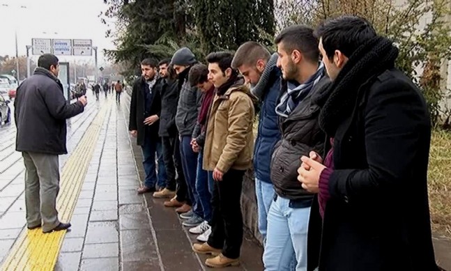 Polis müdürü üniversitelileri böyle uyardı!