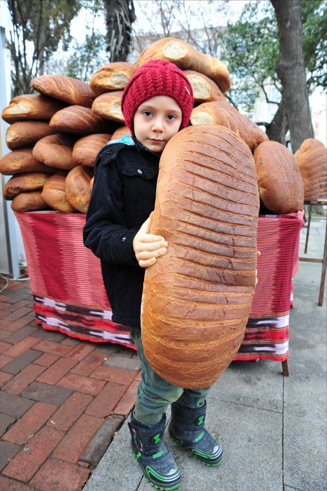 Dev Ekmek İlgi Odağı Oldu