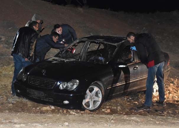 Yanmış Otomobilde Ceset Bulundu