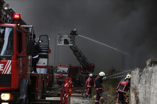 İstanbulda Korkutan Yangın