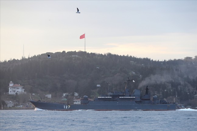 ege denizi - Rus askeri gemileri Boğaz'dan geçti