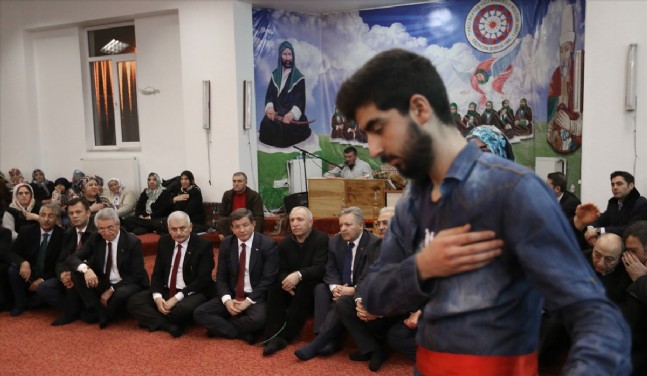 Başbakan Davutoğlu Cemevini Ziyaret Etti