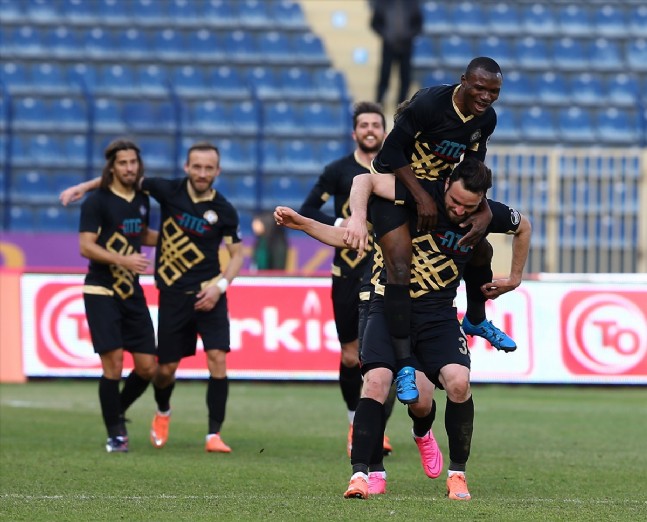 Osmanlıspor - Mersin İdmanyurdu Maçından Kareler