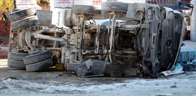 Ataşehirde Beton Mikseri Devrildi: 2 Ölü