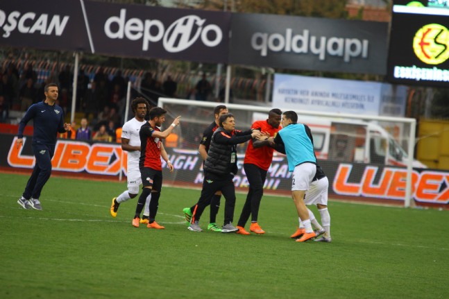 Eskişehirspor - Akhisar Belediyespor Maçından Kareler