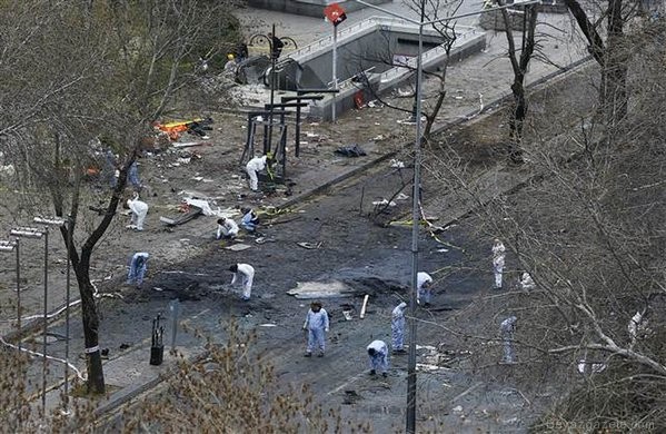 Dehşetin izleri gün ağarınca ortaya çıktı