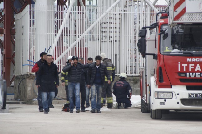 Eşinden Ayrıldı Soluğu Tabelanın Üstünde Aldı
