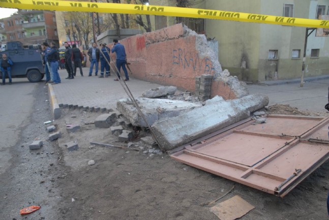 Vinç Okul Duvarına Çarptı: 2 Çocuk Öldü