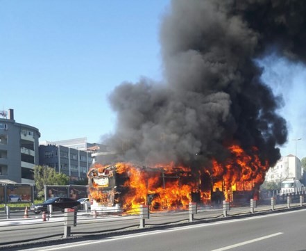 İstanbul'da Metrobüs Yangını