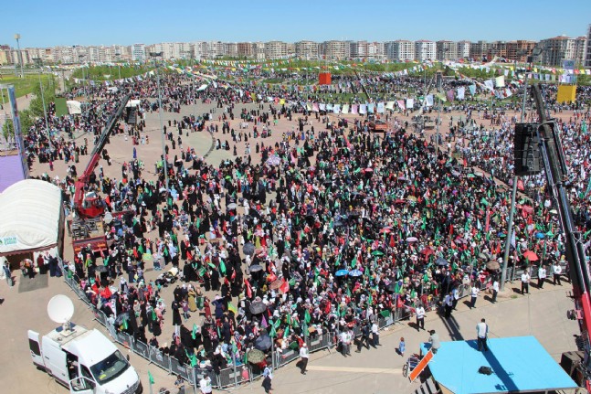 kutlu dogum haftasi - Diyarbakır'da Onbinler Peygamber Sevdasını Haykırdı