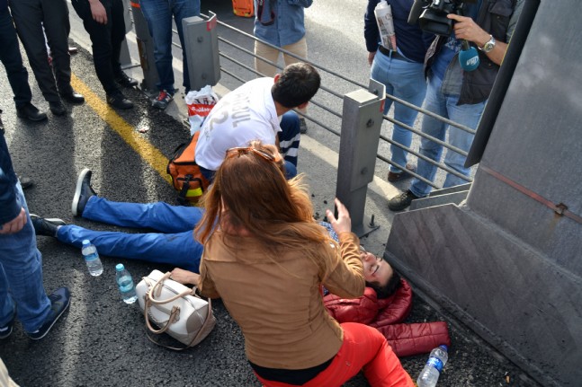 Metrobüsten Panikle Atlayan Yolcuya Başka Bir Metrobüs Çarptı
