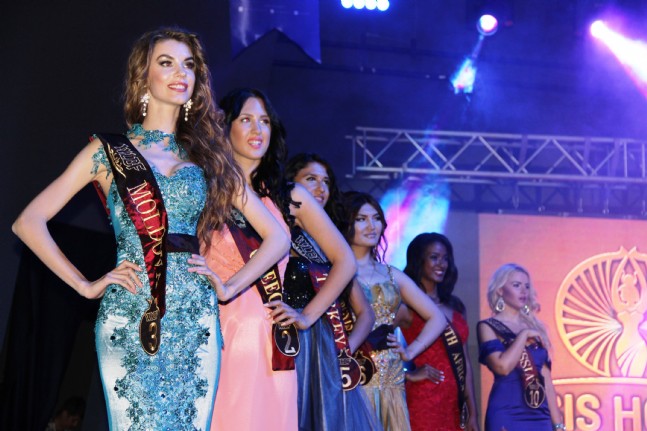 7 Kıtanın Güzeli Andrea Abrahams