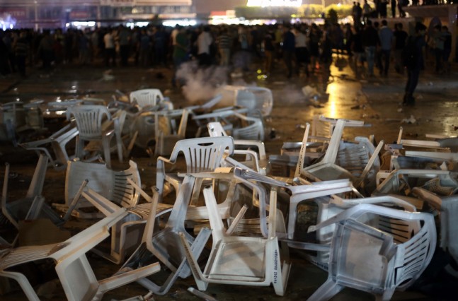 Adana Demirspor Taraftarı Camları Kırdı