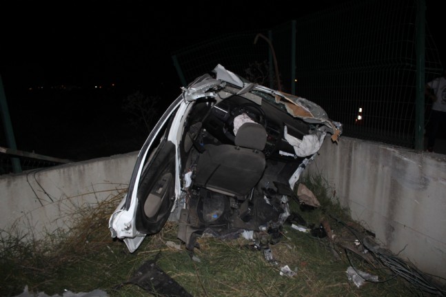 Otomobil İkiye Bölündü