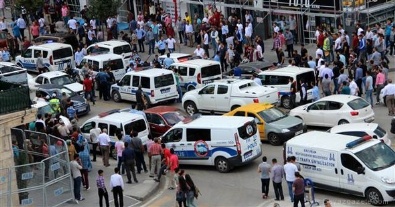polis - Erzurum'da meydan savaşı gibi kavga