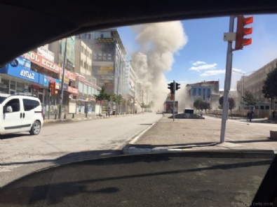 bombali arac - Van'da şiddetli patlama! İşte olay yerinden fotoğraflar