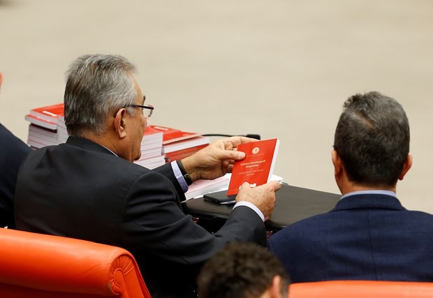 CHP'den 'anayasalı' protesto