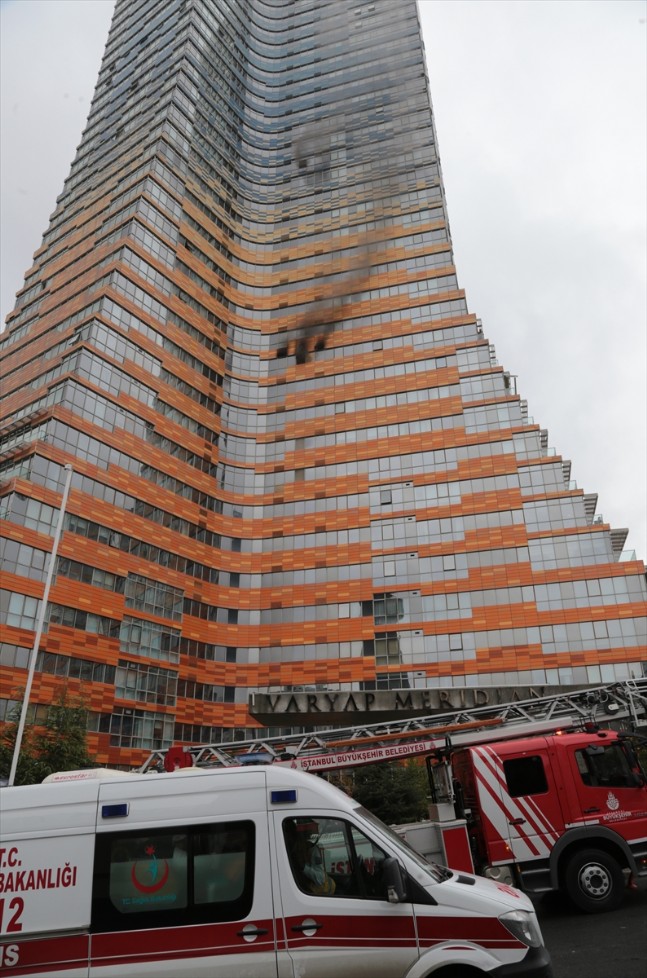 Ataşehir'de 41 Katlı Gökdelende Yangın Paniği