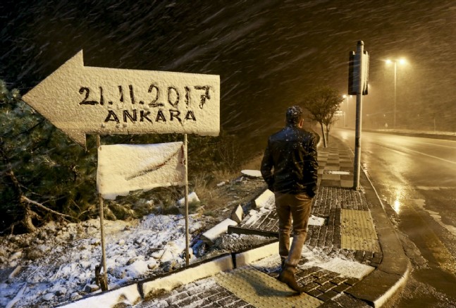Ankara'da Mevsimin İlk Karı Yağdı