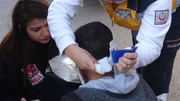 Kars’ta başına buz kütlesi düşen liseli yaralandı