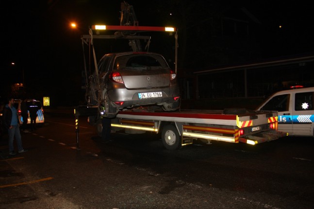 Takla atan otomobil park halindeki otomobilin üzerine düştü