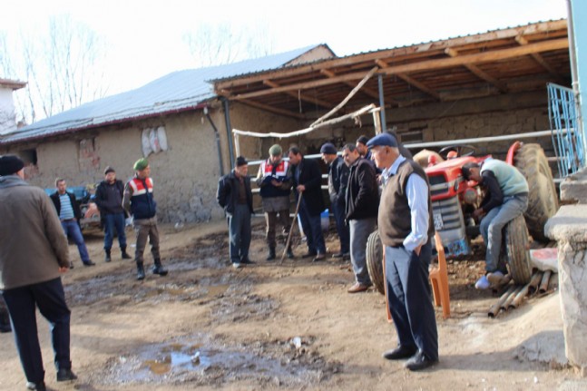 Yangın Çıkan Samanlıkta Erkek Cesedi Bulundu